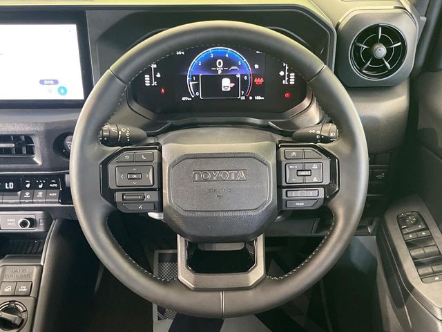 Toyota Land Cruiser FJ 11