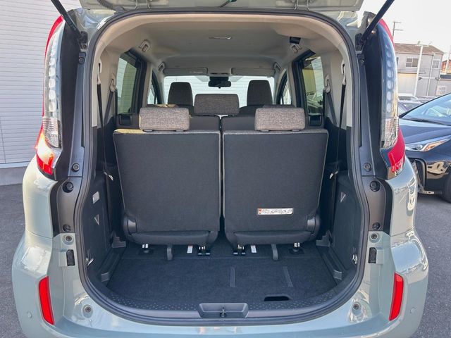 Toyota Sienta 11