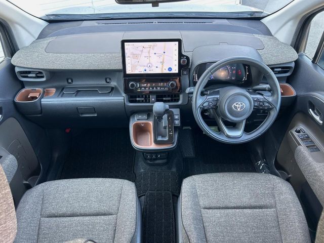 Toyota Sienta 2