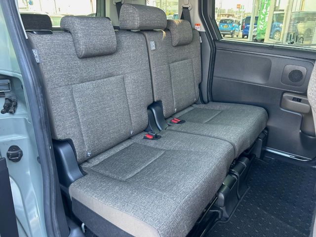 Toyota Sienta 9