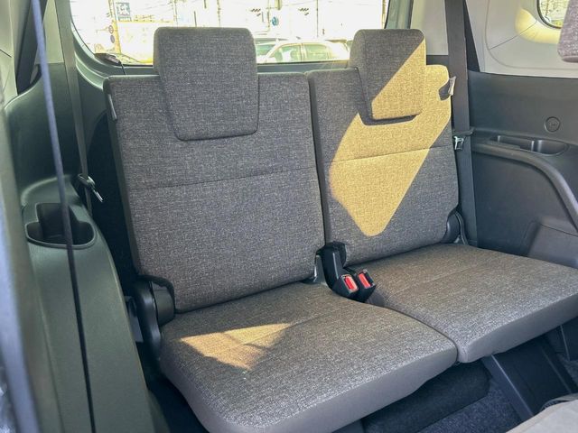 Toyota Sienta 10