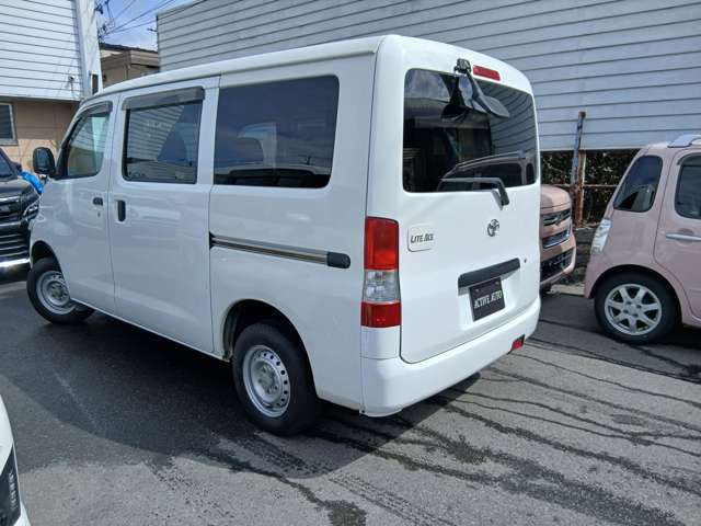 Toyota Light Ace Van 2