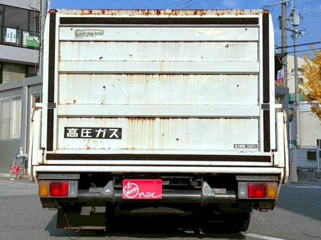 Isuzu Elf 7