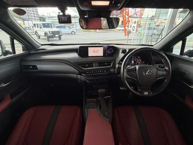 Lexus UX 6