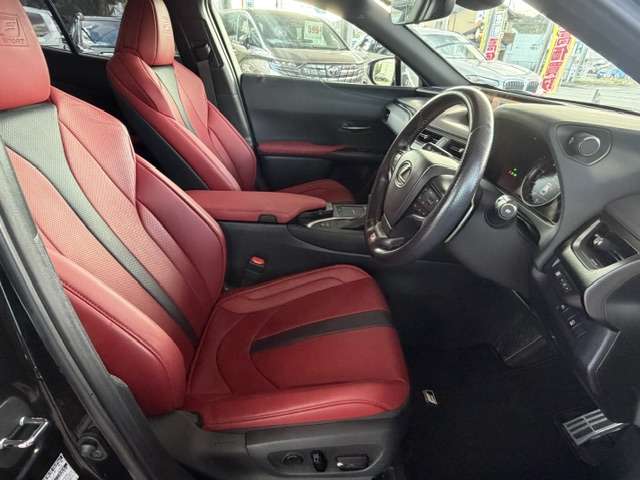 Lexus UX 7