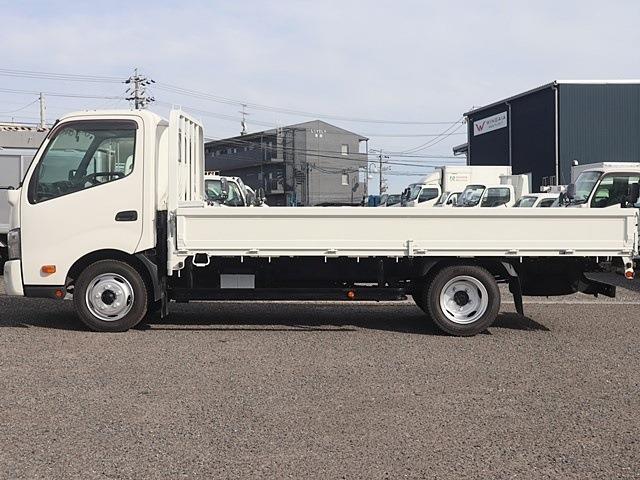 Hino Dutro 9