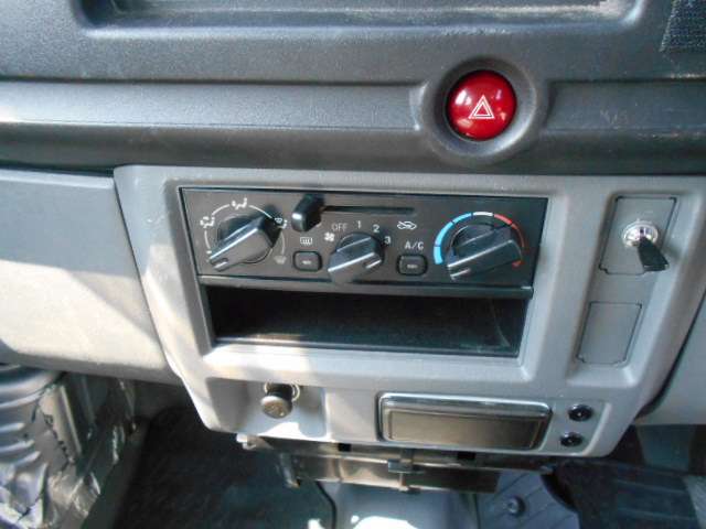 Mitsubishi Minicab Van 11