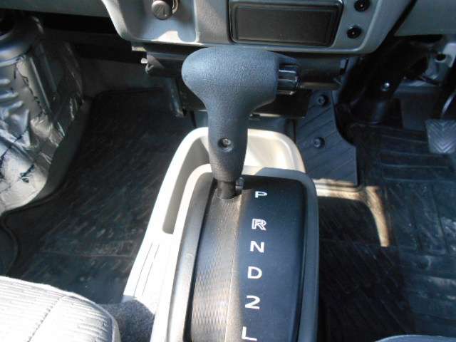 Mitsubishi Minicab Van 12