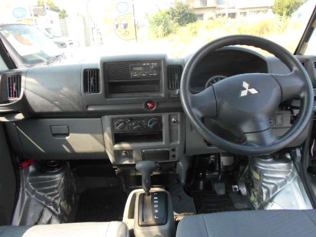 Mitsubishi Minicab Van 10