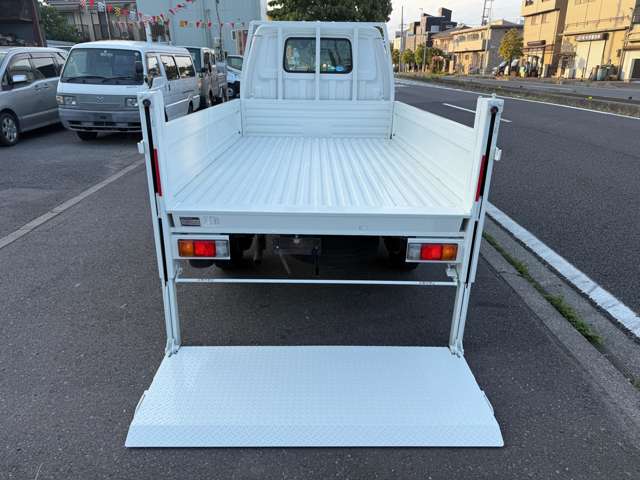 Mazda Bongo Truck 10