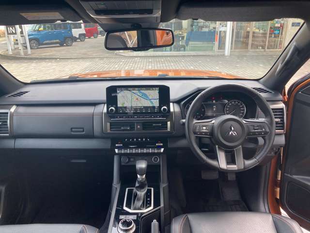 Mitsubishi Triton 12
