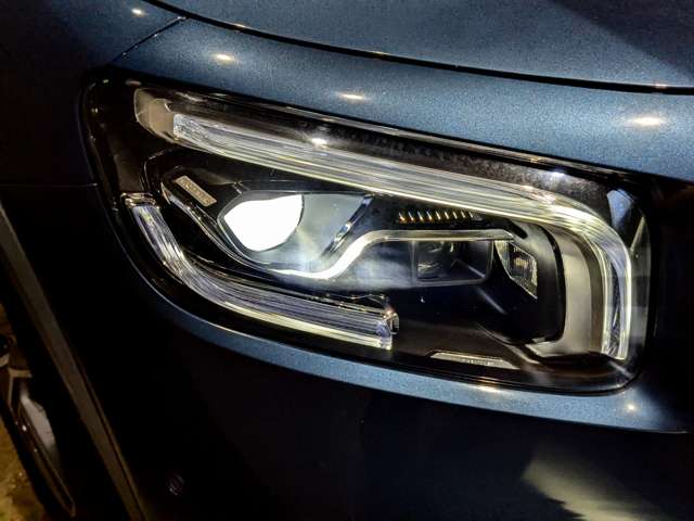 Mercedes-Benz GLB 8
