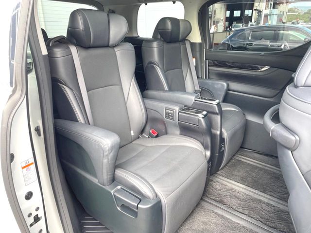 Toyota Alphard 8