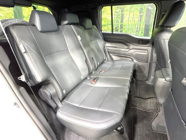 Toyota Land Cruiser FJ 12