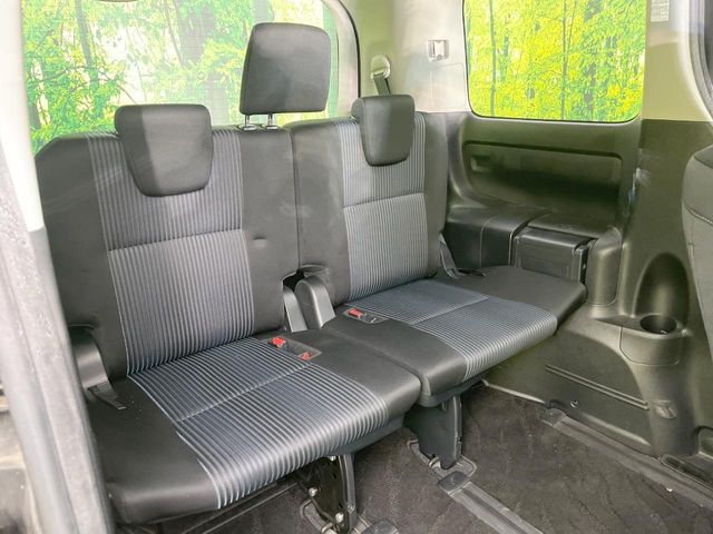 Toyota Voxy 10
