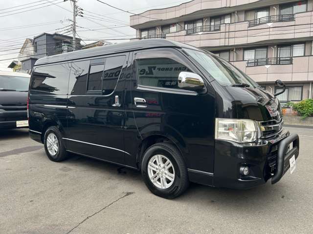 Toyota Hiace Van 4
