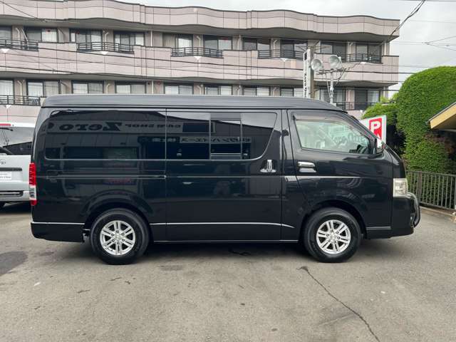 Toyota Hiace Van 5