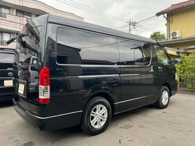 Toyota Hiace Van 6