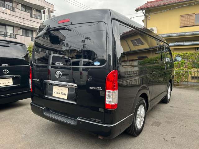Toyota Hiace Van 7