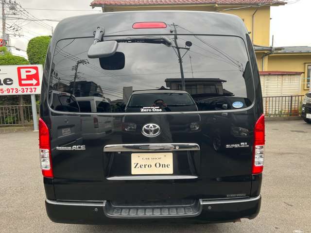 Toyota Hiace Van 8