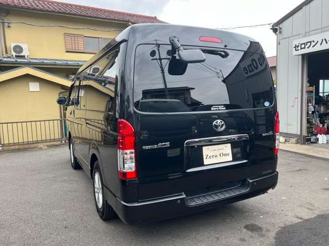 Toyota Hiace Van 9