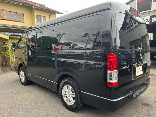 Toyota Hiace Van 10