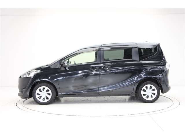 Toyota Sienta 3