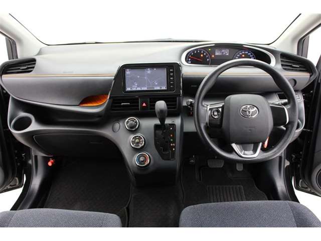 Toyota Sienta 5