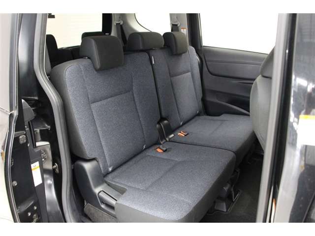 Toyota Sienta 7