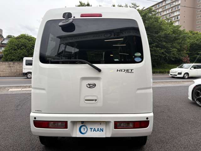 Daihatsu Hijet Cargo 11