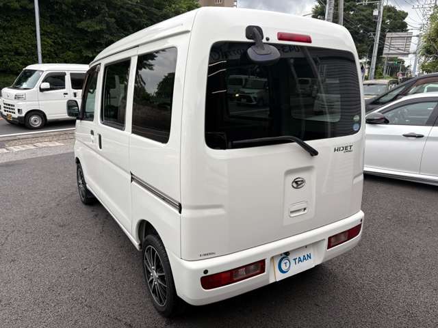 Daihatsu Hijet Cargo 12