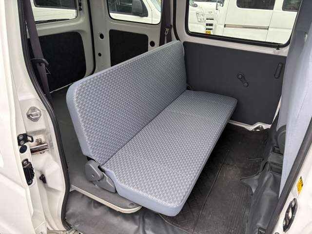 Daihatsu Hijet Cargo 7