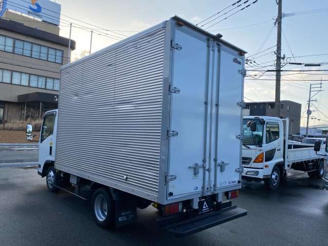 Isuzu Elf 6