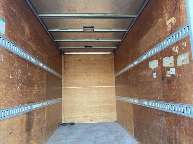 Isuzu Elf 8