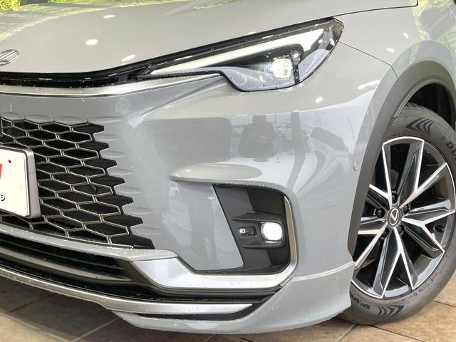 Lexus LBX 12