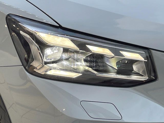 Audi Q2 12