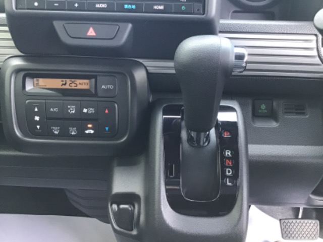 Honda N-VAN 10