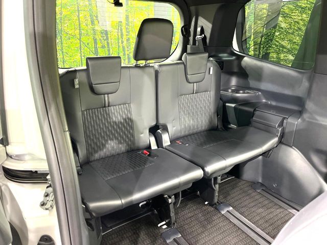 Toyota Noah 11
