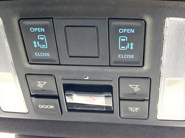 Toyota Noah 3