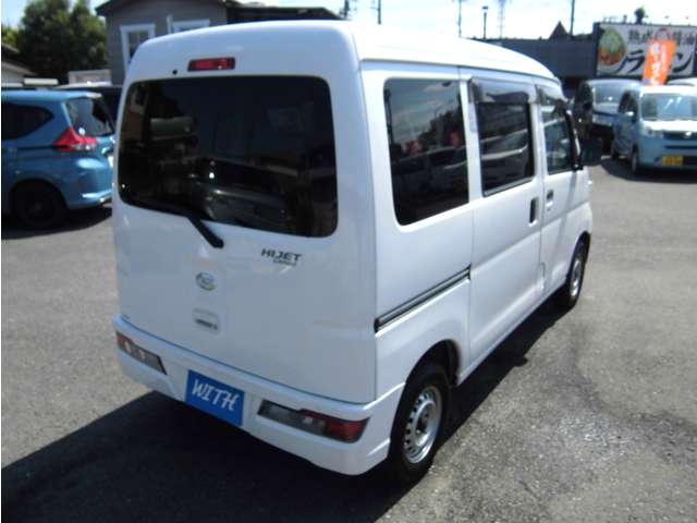 Daihatsu Hijet Cargo 11