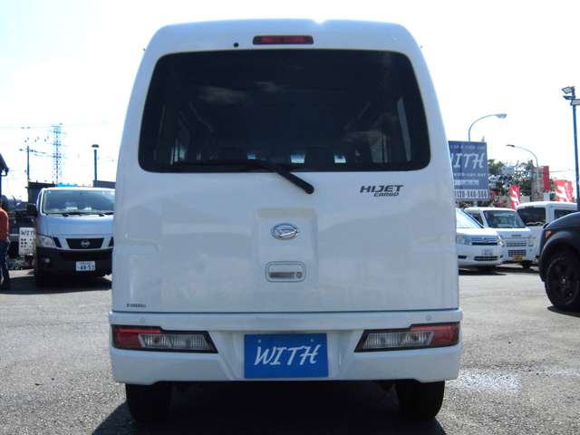 Daihatsu Hijet Cargo 12