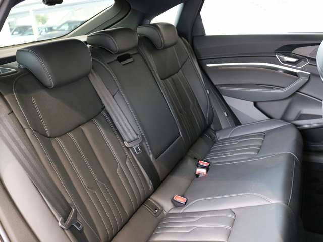 Audi SQ8 Sportback e-tron 10