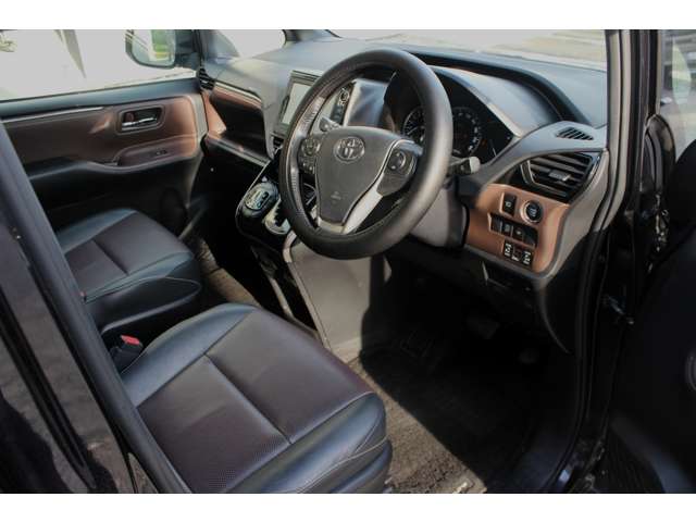 Toyota Esquire 11