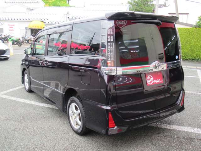 Toyota Voxy 11