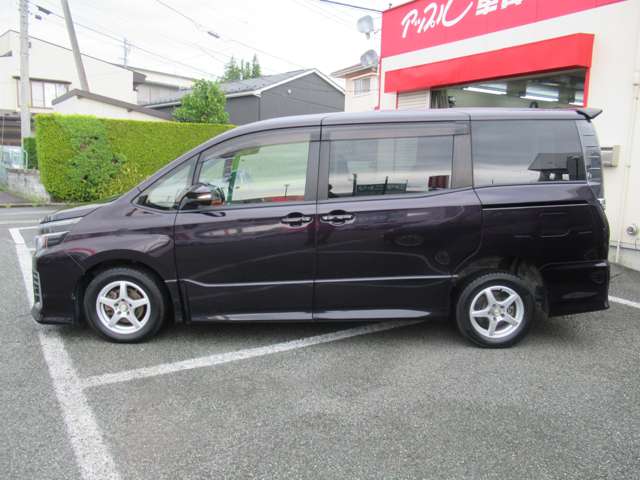 Toyota Voxy 12