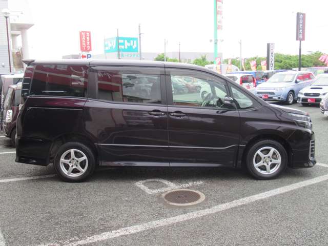 Toyota Voxy 8