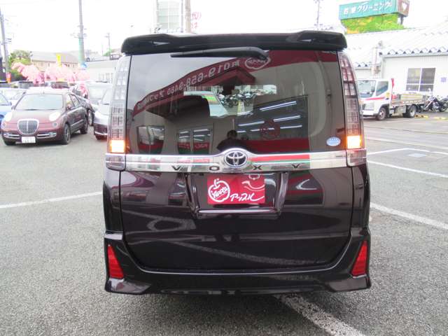 Toyota Voxy 10