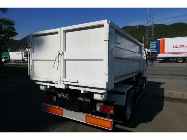 Isuzu Elf 6