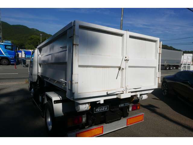Isuzu Elf 8