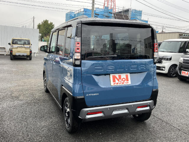 Mitsubishi Delica Mini 6